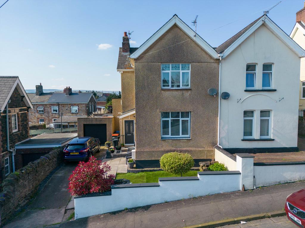 Newport NP19 3 bed semidetached house for sale £300,000
