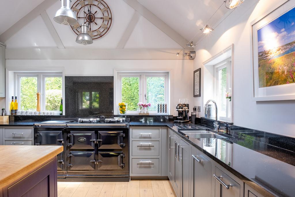 Kenilworth CV8 4 bed barn conversion for sale £1,800,000