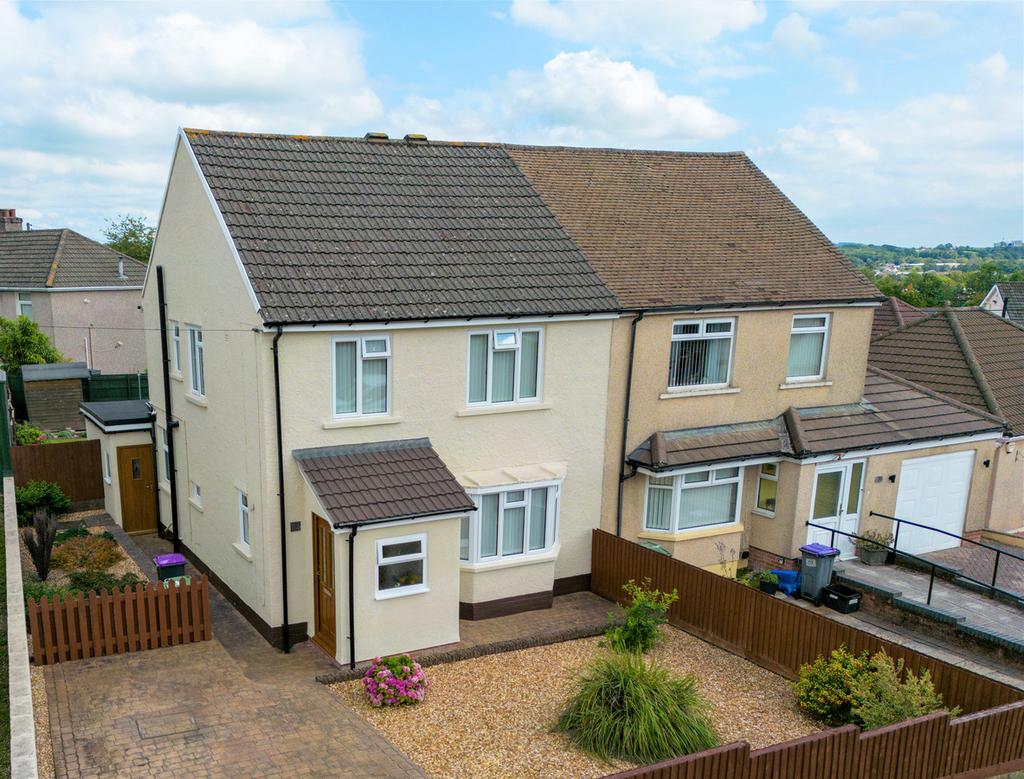 Cwmbran NP44 3 bed semidetached house for sale £270,000