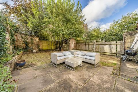 2 bedroom flat for sale, Broomwood Road, Battersea