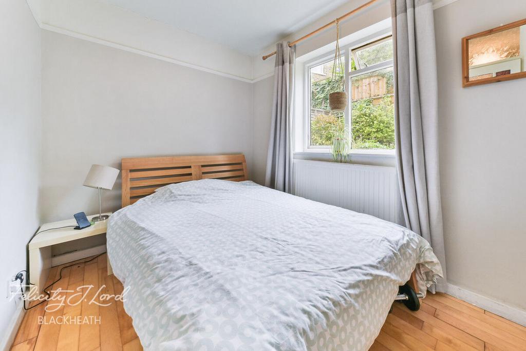 Bramshot Avenue, London, SE7 2 bed for sale £375,000