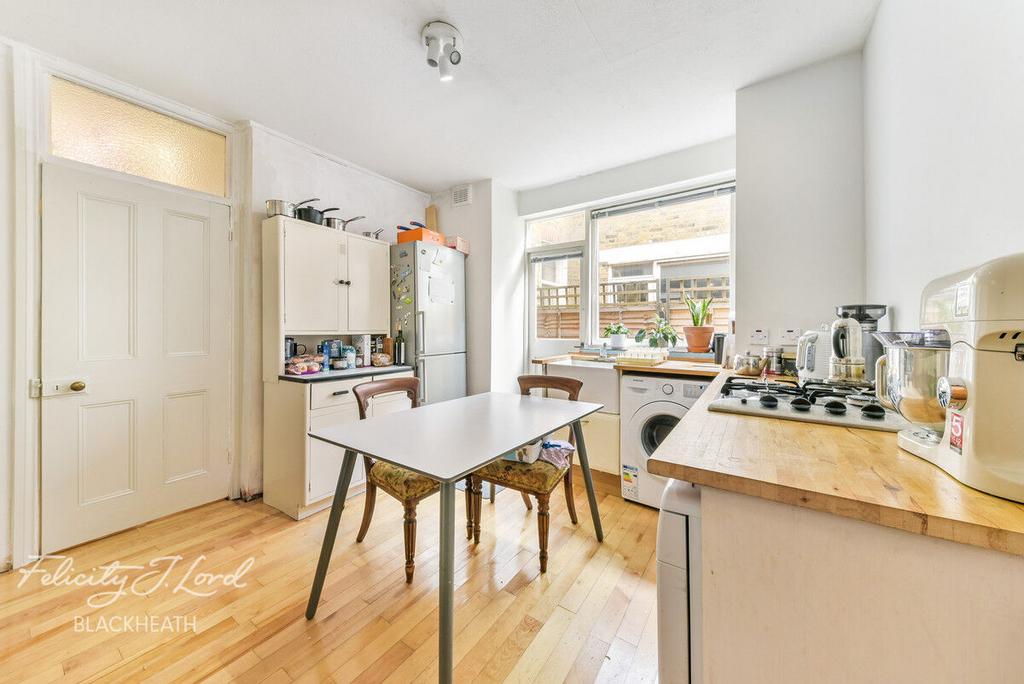 Bramshot Avenue, London, SE7 2 bed for sale £375,000