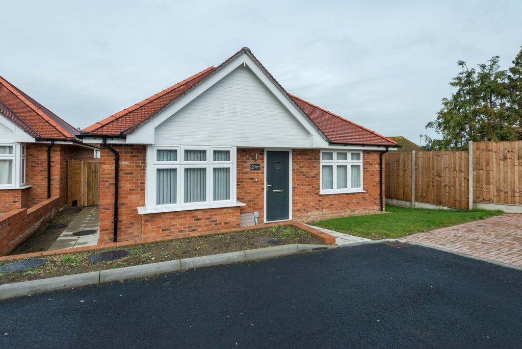 Drapers View, Margate, CT9 3 bed detached bungalow for sale £325,000