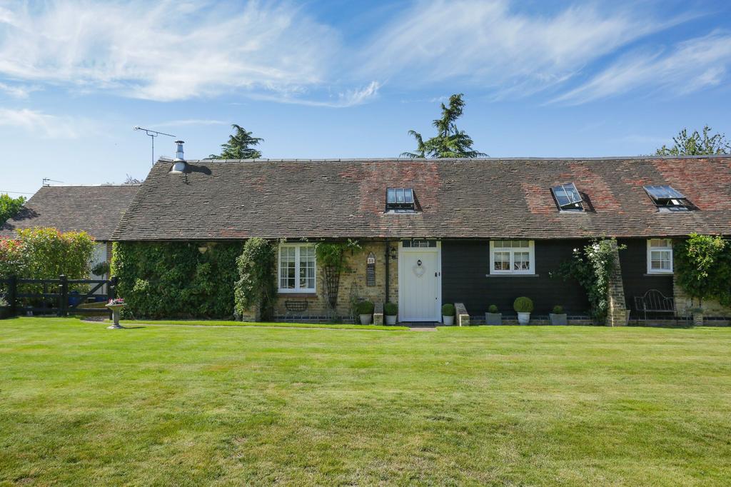 Well Lane, Ospringe, ME13 3 bed barn conversion for sale £730,000