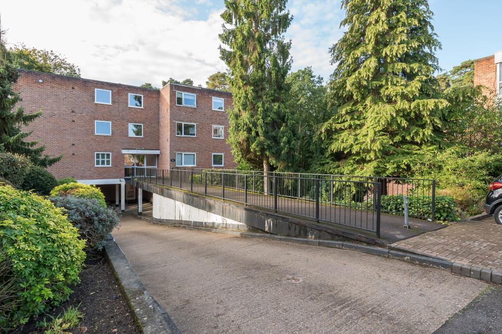 Sunninghill, Berkshire, SL5 2 bed flat for sale £300,000