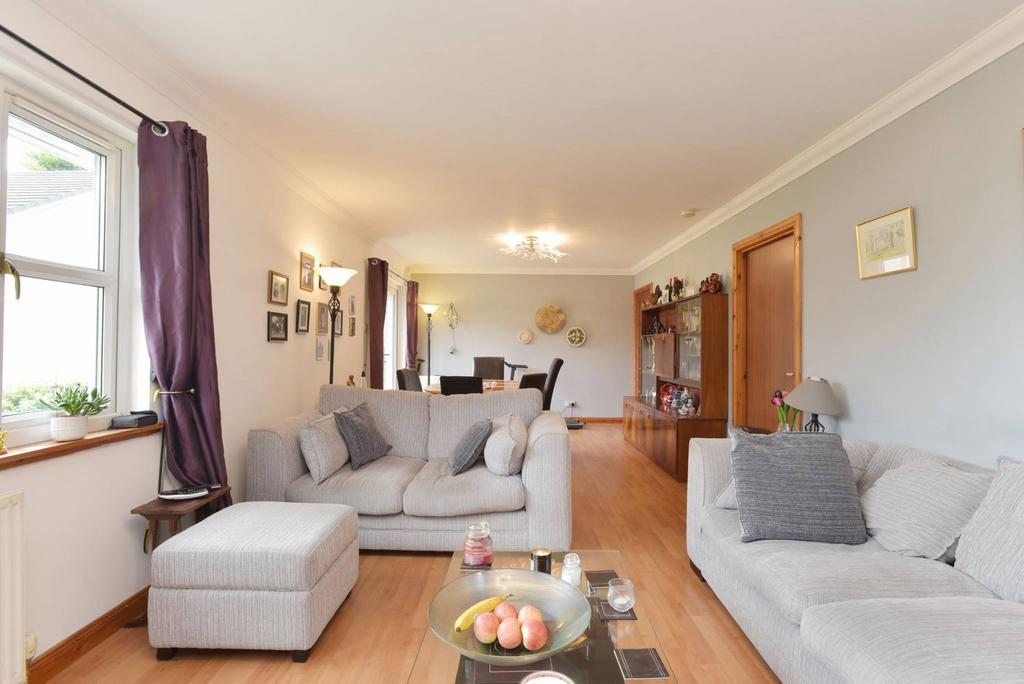 42 Cameron Court, Lochearnhead, FK19 8PD 3 bed bungalow for sale £245,000