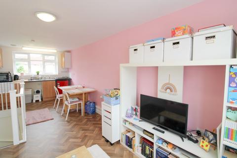 5 bedroom end of terrace house for sale, Barbara Avenue, Leicester