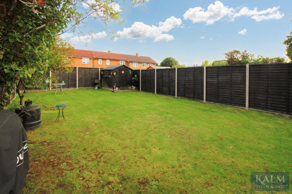 Broad Oak Way, Stevenage SG2 3 bed terraced house £1,550 pcm (£358 pw)