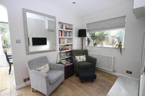 64 George Road, New Malden, KT3 6BU