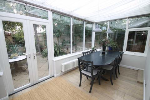 64 George Road, New Malden, KT3 6BU