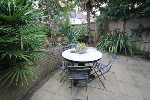 64 George Road, New Malden, KT3 6BU