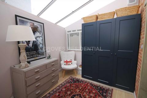 64 George Road, New Malden, KT3 6BU