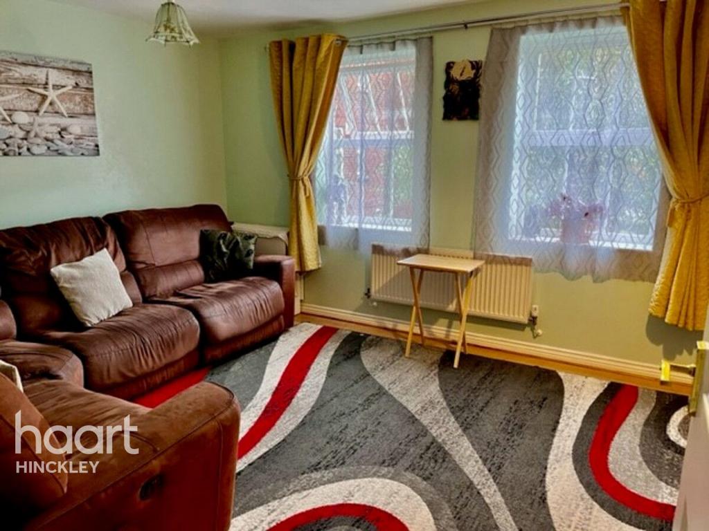 Hinckley LE10 2 bed apartment for sale £140,000