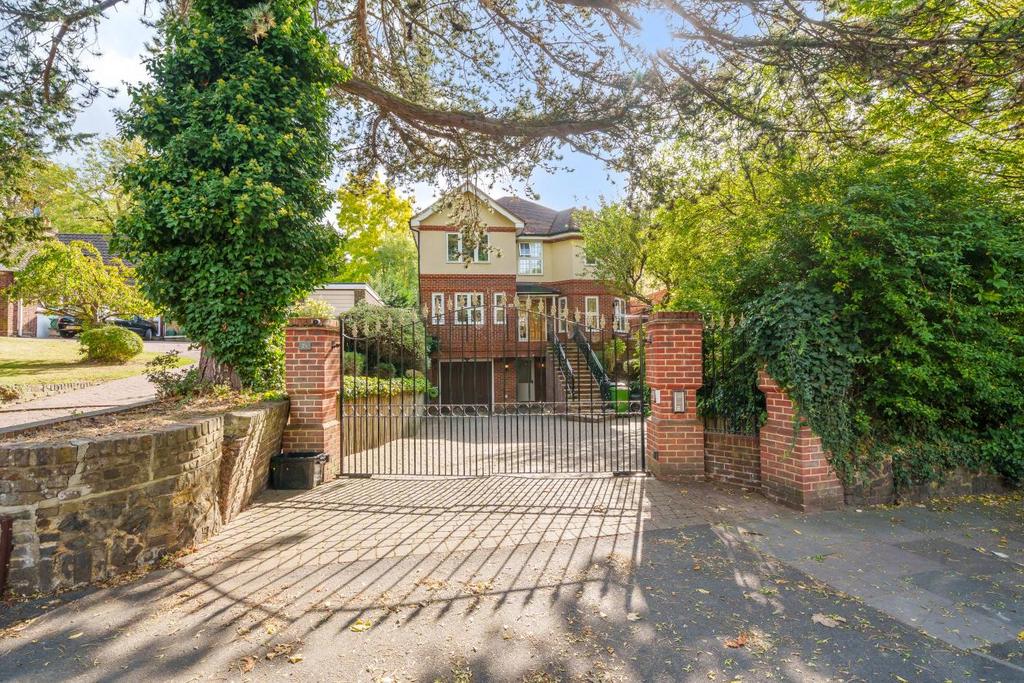 Sundridge Avenue, Bromley 4 bed detached house for sale £1,195,000