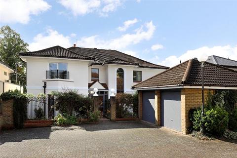 8 High Cedar Drive, London, SW20 0NU