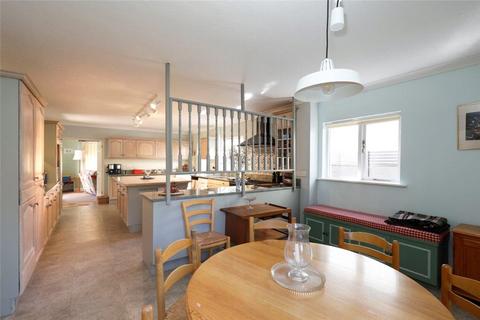 8 High Cedar Drive, London, SW20 0NU