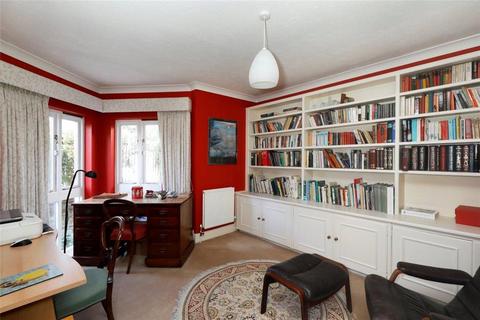 8 High Cedar Drive, London, SW20 0NU
