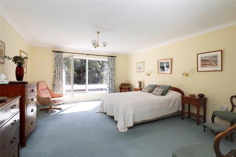 8 High Cedar Drive, London, SW20 0NU