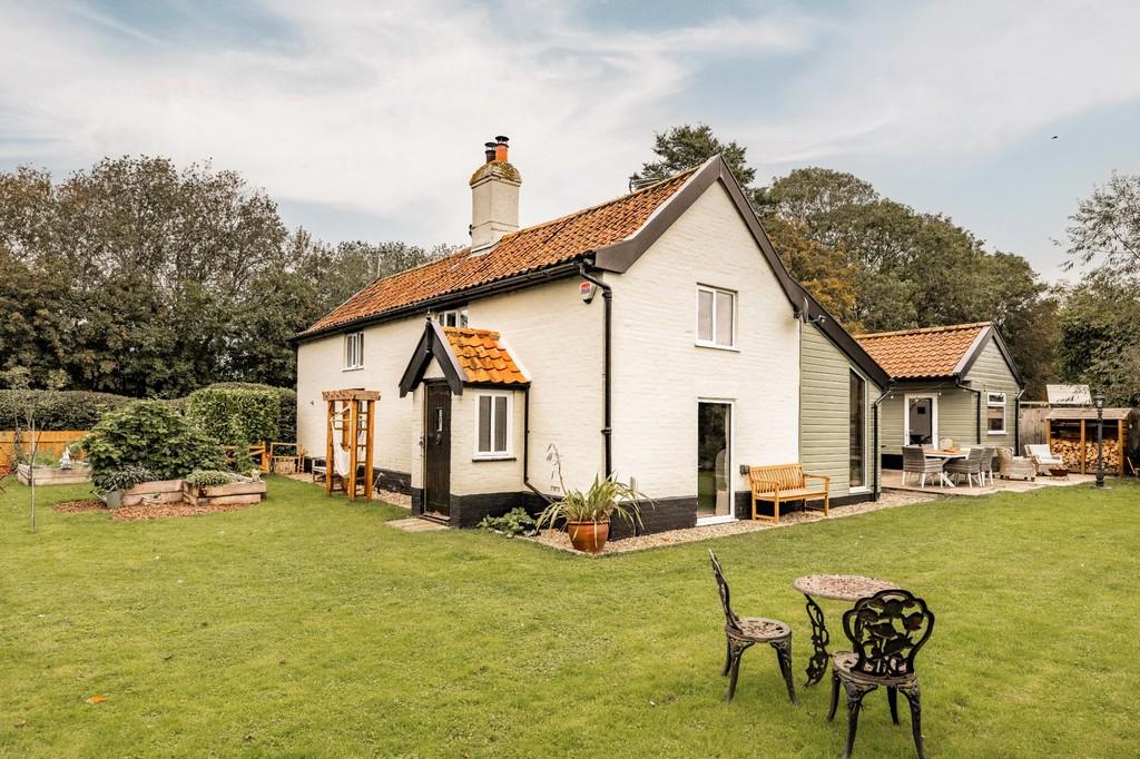 Tivetshall St Mary 3 bed cottage for sale £550,000