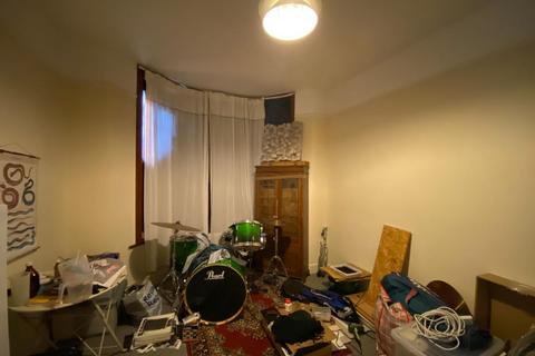28 Dundalk Road, London, SE4 2JL
