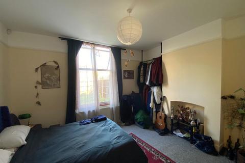 28 Dundalk Road, London, SE4 2JL