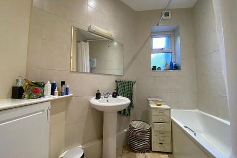 28 Dundalk Road, London, SE4 2JL