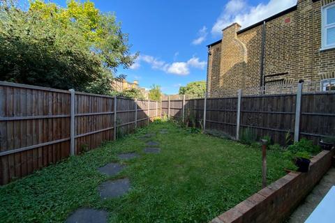 28 Dundalk Road, London, SE4 2JL