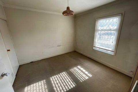 31 Adelaide Road, Reading, RG6 1PE