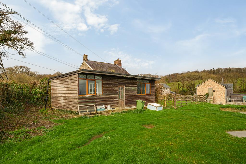 Shed to rear