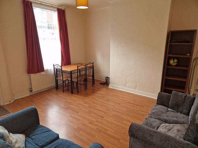 Winfield Terrace, Leeds 3 bed terraced house £230,000