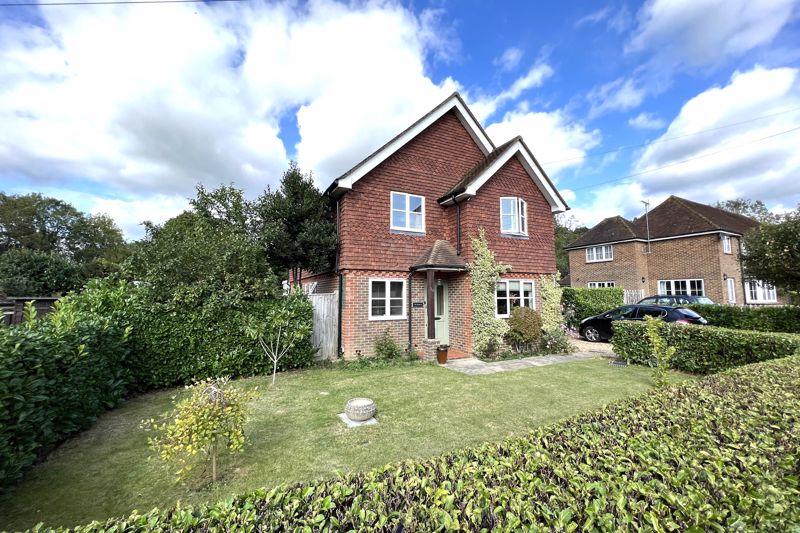 Broomers Lane, Ewhurst 4 bed detached house for sale £800,000