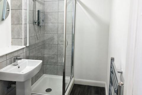 2 bedroom flat to rent, Skinner Lane, Leeds, West Yorkshire, UK, LS7