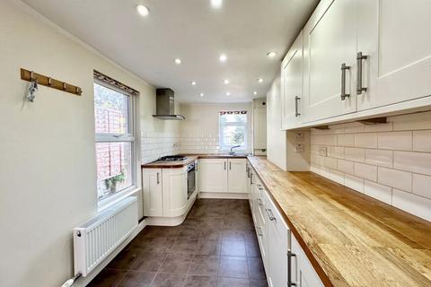 3 bedroom terraced house for sale, Station Road, Crayford