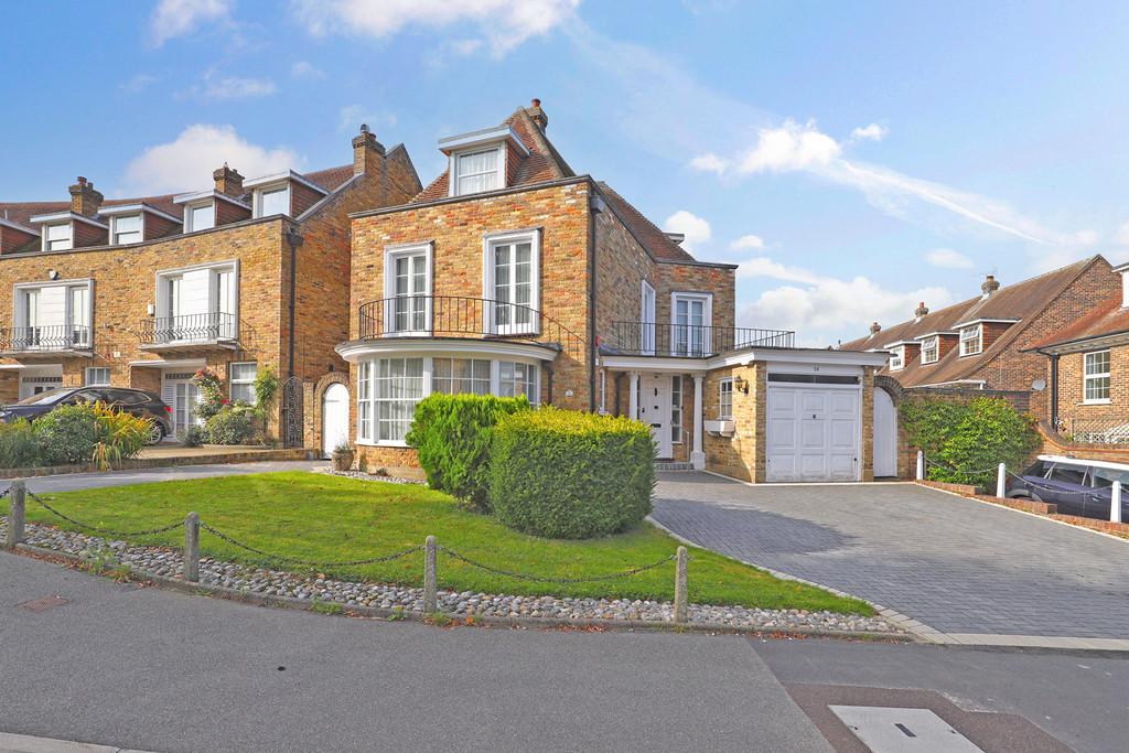Theydon Grove, Epping 5 bed detached house for sale £950,000