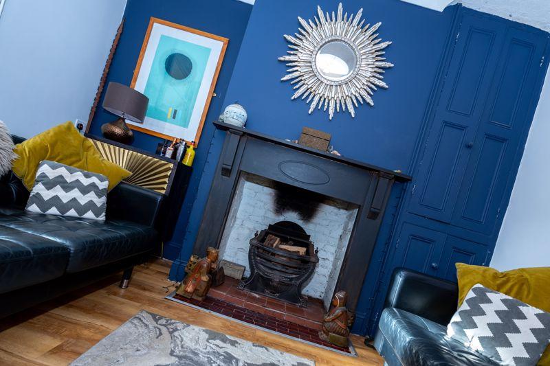 SItting room...