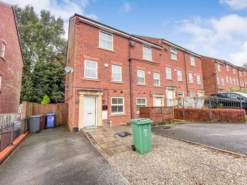 Stonemere Drive, Radcliffe, Manchester 4 bed house £1,450 pcm (£335 pw)