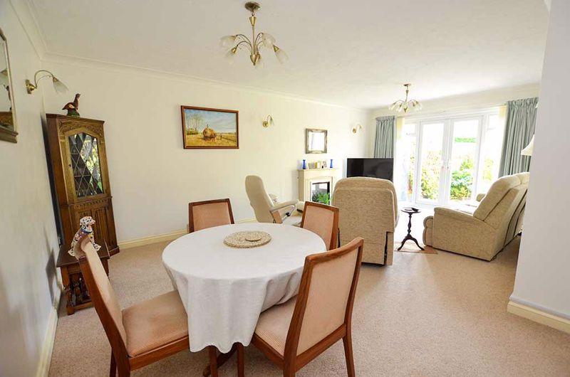 CLEVELAND ROAD ROUNDHAM PAIGNTON 3 bed apartment for sale £295,000