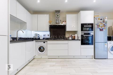 4 bedroom semi-detached house for sale, Wellston Crescent,  Southgate , N14