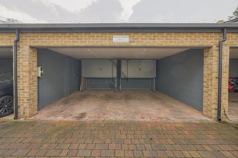5 Wellston Crescent, London, N14 4EW