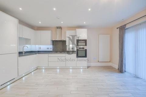 5 Wellston Crescent, London, N14 4EW