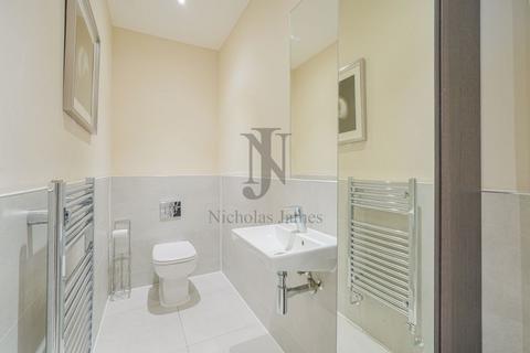 5 Wellston Crescent, London, N14 4EW