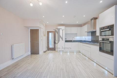 5 Wellston Crescent, London, N14 4EW