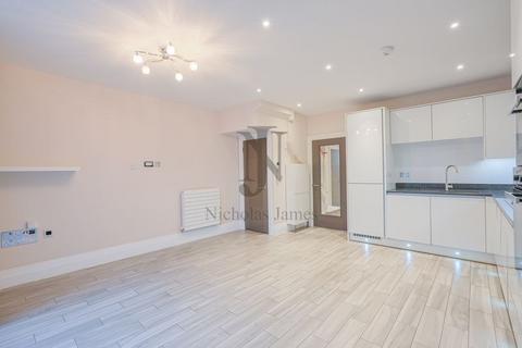 5 Wellston Crescent, London, N14 4EW
