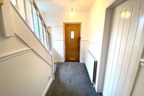 3 bedroom semi-detached house to rent, Greenbank Road, Salford