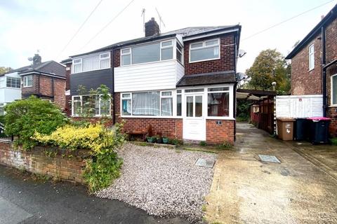 3 bedroom semi-detached house to rent, Greenbank Road, Salford