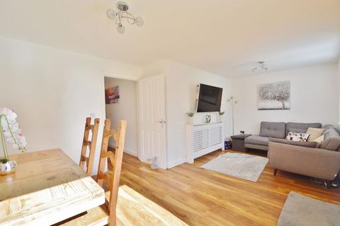 16 Edsell Crescent, Thame, OX9 3BP