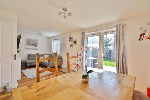 16 Edsell Crescent, Thame, OX9 3BP
