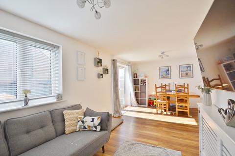 16 Edsell Crescent, Thame, OX9 3BP