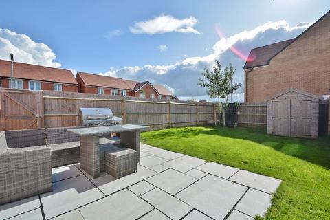 16 Edsell Crescent, Thame, OX9 3BP