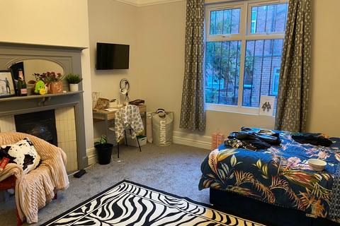 6 bedroom terraced house to rent, Leeds LS2